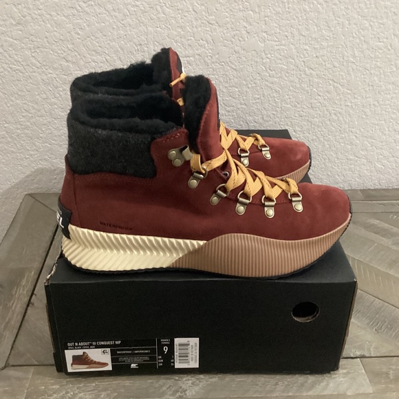 SOREL Out N' About III Conquest Waterproof Boot (Women), size 9 - Picture 1 of 10
